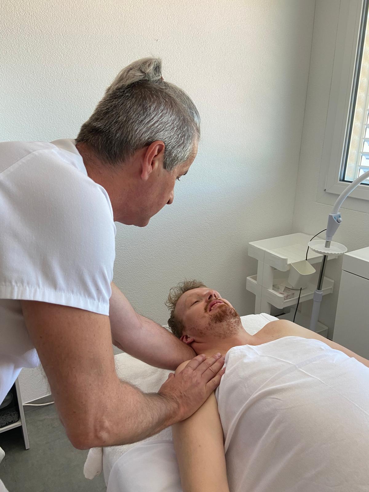Entspannende De-Tens-Therapie-Signaturmassage